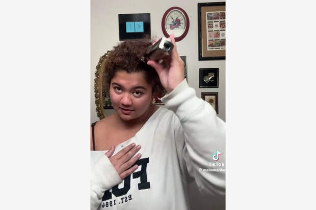 Женщины массово начали бриться налысо