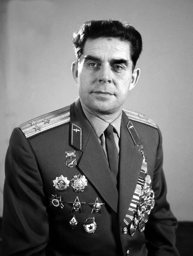На изображении может находиться: 1 человек, часть тела крупным планом