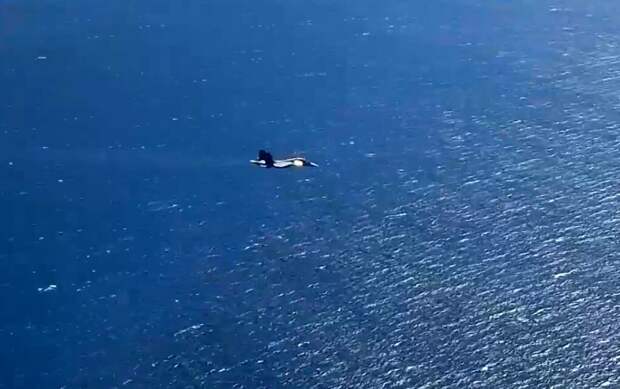 Уничтожение БЭК российскими Су-30СМ2 в акватории Черного моря. Кадры Минобороны РФ.