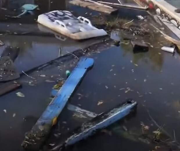 Доски в луже Старый аквапарк