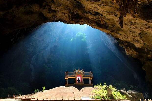 42. Thailand : Phraya Nakhon Cave