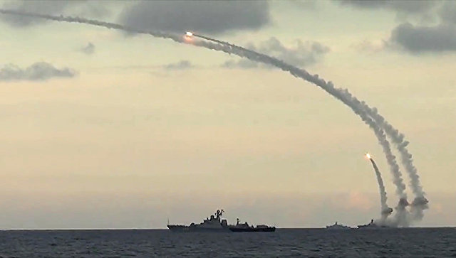 Из акватории Каспийского моря ракетными кораблями Каспийской флотилии РФ нанесен массированный удар 18-ю крылатыми ракетами комплекса Калибр-НК по 7-ми целям позиций террористов в сирийских провинциях Ракка, Идлиб и Алеппо Из акватории Каспийского моря ракетными кораблями Каспийской флотилии РФ нанесен массированный удар 18-ю крылатыми ракетами комплекса Калибр-НК по 7-ми целям позиций террористов в сирийских провинциях Ракка, Идлиб и Алеппо