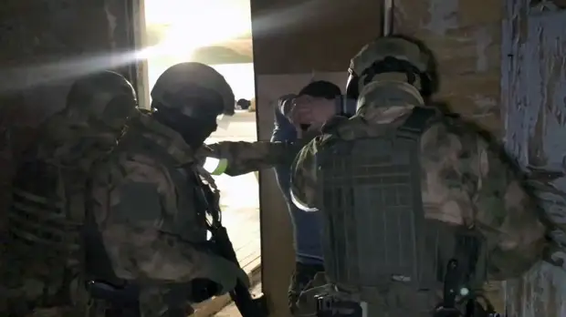 «Распространяли воинствующую идеологию»: ФСБ задержала членов террористической организации в десяти регионах России