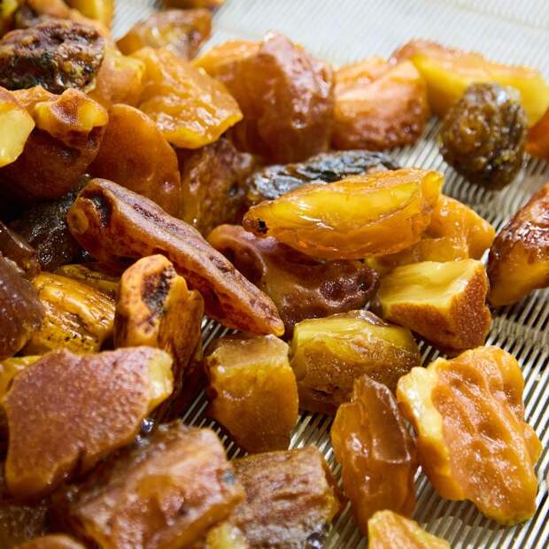 Янтарный комбинат поставил отраслевой ассоциации первую партию сырья по новому контракту