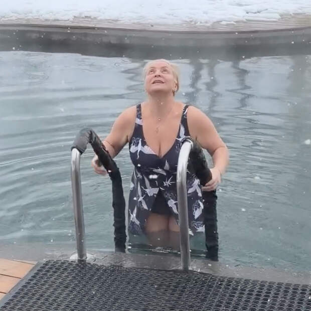 Коллега сняла похудевшую на 25 килограммов звезду «Интернов» в купальнике