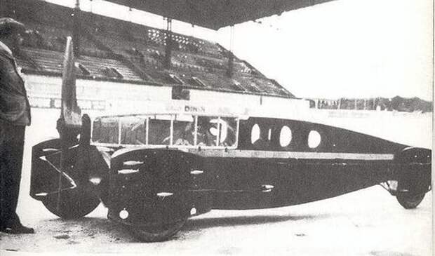 В 1927 году гоночная Hélica на трассе в Монтлери развила скорость 171 км/ч: В 1927 году гоночная Hélica на трассе в Монтлери развила скорость 171 км/ч: