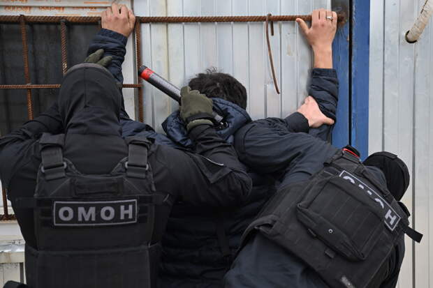 В Госдуме захотели выдворять мигрантов за еще одно нарушение