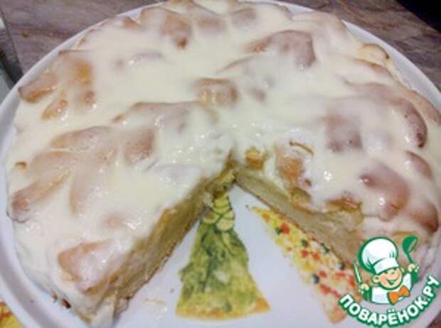 Пирог с яблоками и сметанным соусом