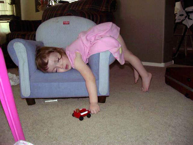 funny-kids-sleeping-anywhere-112-57aad960980a1__605