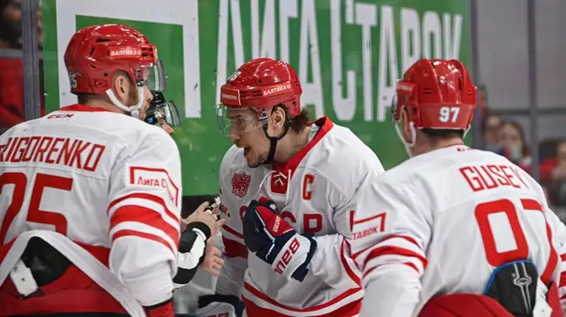 «Не согласен, что сборная России стала слабее»: Быков об олимпийском хоккейном турнире, тренерском штабе и сезоне КХЛ