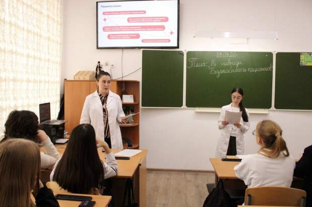 Волонтеры-медики провели для школьников Майкопа профориентационное мероприятие