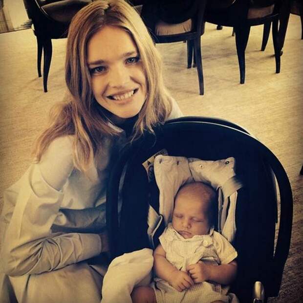 Наталья Водянова впервые показала фотографию 2-месячного сына