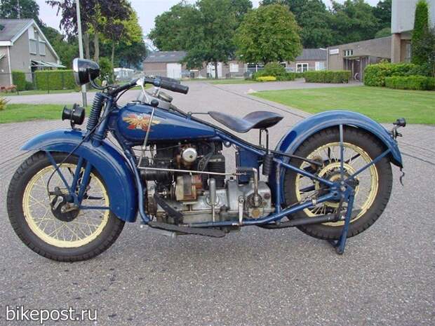 Старинный мотоцикл Henderson KJ 1930