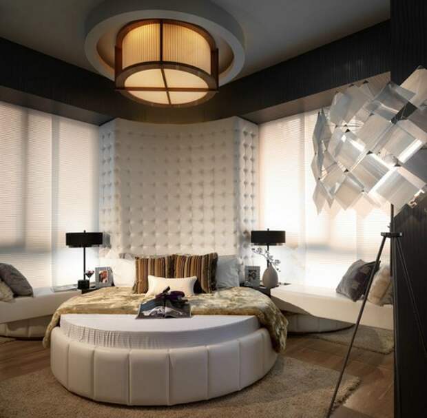 Интерьер спальни выполнен по всем канонам современного дизайна
