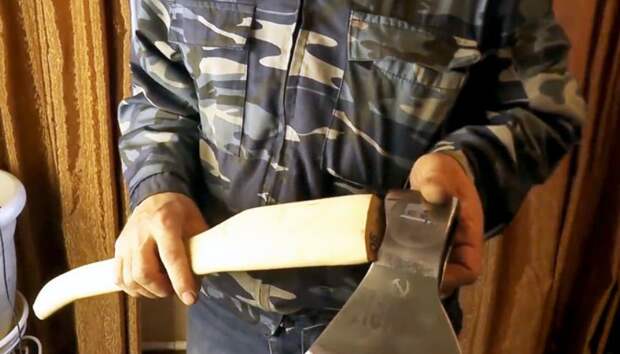 Рабочий и очень эффективный способ, как насадить топор раз и навсегда