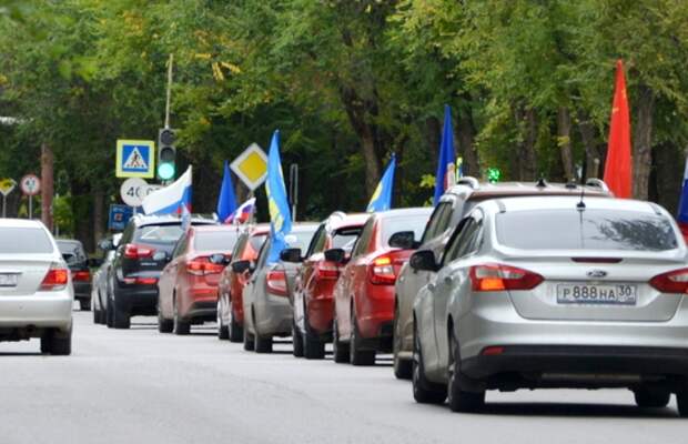 На севере Астраханской области прошел автопробег в поддержку участников спецоперации и референдумов
