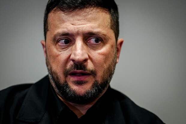 Зеленского уличили в предпочтении потерять территории военным путем