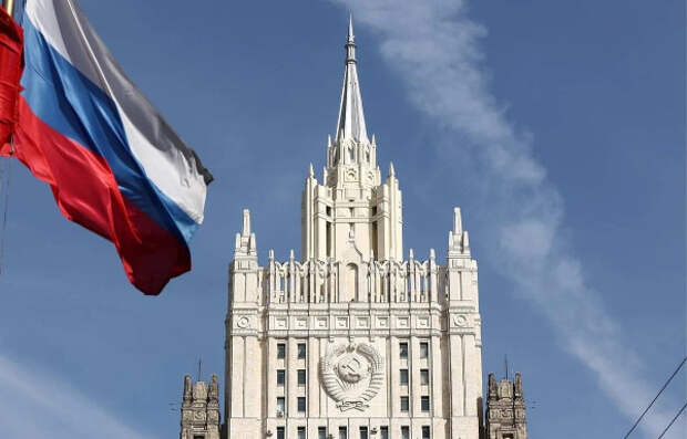 Москва официально пригрозила Лондону ударами по британским объектам на Украине — и за её пределами