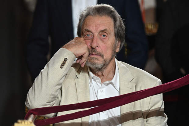 Священник Береговой назвал нормальным, что отец Маска сидел на пасхальной службе