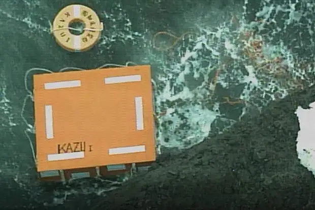 В Японии обнаружили туристический катер, затонувший шесть дней назад