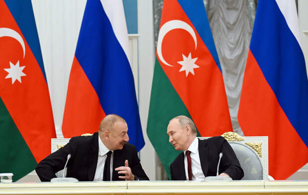 После трех параллельных встреч на высшем уровне (Россия-Азербайджан, Турция-Ирак и Иран-Пакистан), тема коридоров заиграла по новому