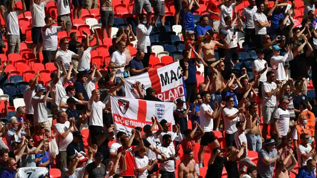 Коронавирус у Канселу, падение болельщика с трибуны и жёсткий пост жены Семёнова: что окружает Евро-2020