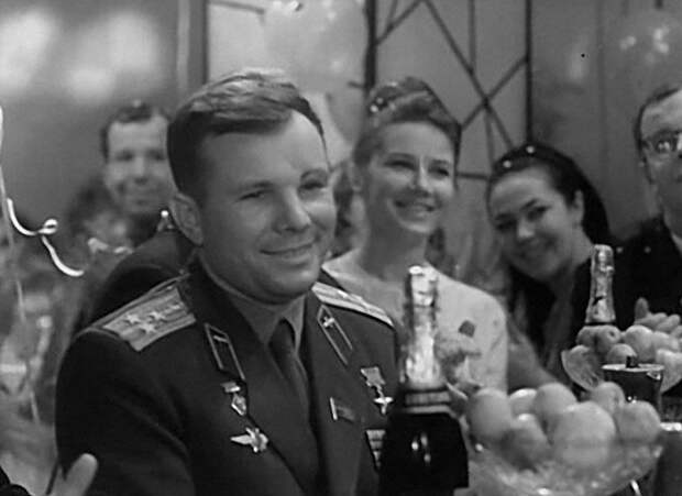 Юрий Гагарин на "Голубом огоньке" 1963 год СССР, голубой огонек, ностальгия, старый новый год, эстрада