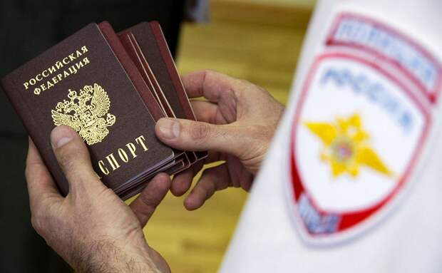 Россия отреагировала на планы ЕС не признавать паспорта РФ жителей Донбасса