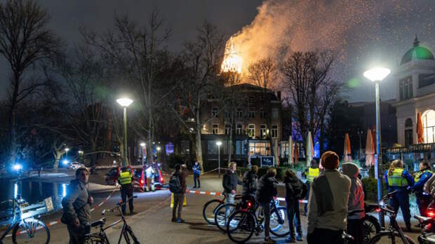 В центре Амстердама в новогоднюю ночь сгорела старинная церковь Вонделкерк