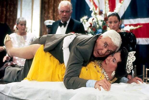 кадр из фильма "Голый пистолет"