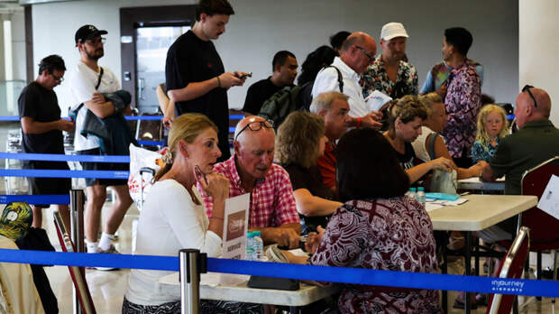 Заперты тысячи россиян: Ближний Восток закрыл небо из-за атак Израиля и США