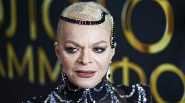 70 пустых кресел и горькое послевкусие: Лариса Долина столкнулась с бойкотом после полутора лет скандала, назвав это «испытанием, посланным Богом»