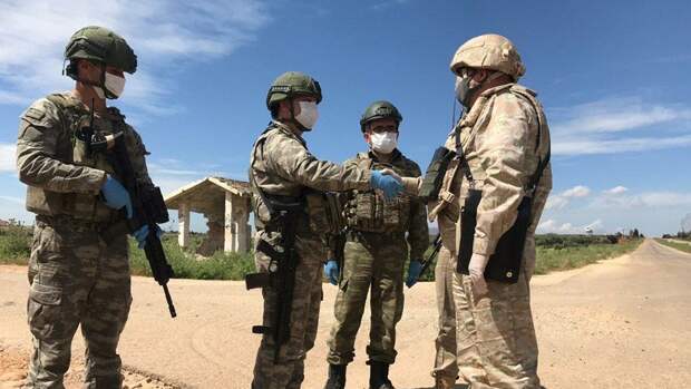 Военнослужащие РФ и Турции патрулируют участок трассы М-4 в зоне деэскалации Идлиб в Сирии - РИА Новости, 1920, 09.02.2022