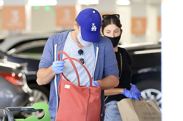 Леонардо ДиКаприо и Камила Морроне на шопинге в Лос-Анджелесе: новые фото пары