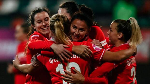 Футболистки «Спартака» провели встречу с болельщиками клуба