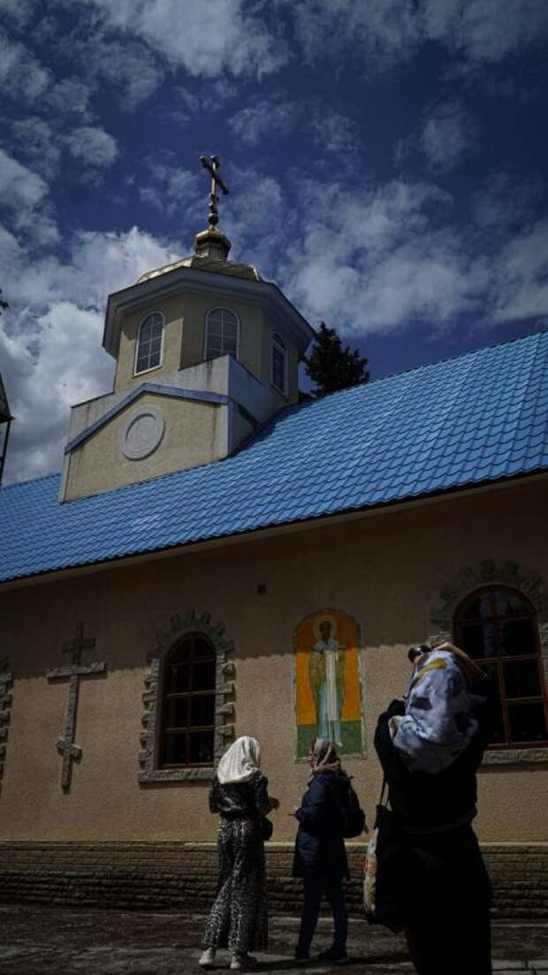 За аистом к батюшке. Где в Крыму молятся о рождении малышей