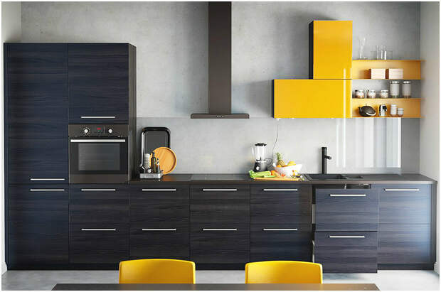 Акцентная мебель жёлтого цвета в интерьере кухни