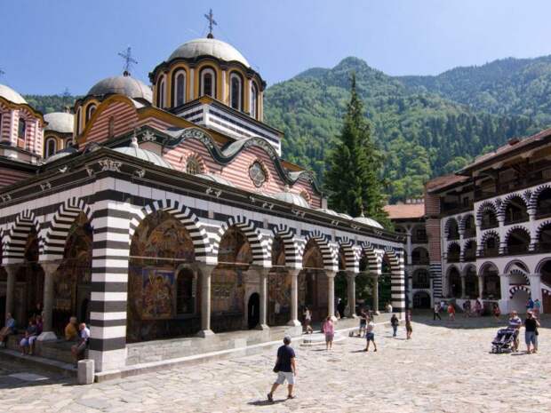 Монастырь святого Иоанна Рыльского в Болгарии.