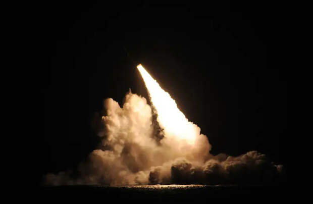 Британский эксперт: Из-за неудачного пуска МБР Trident II Россия разуверится в обороноспособности Великобритании