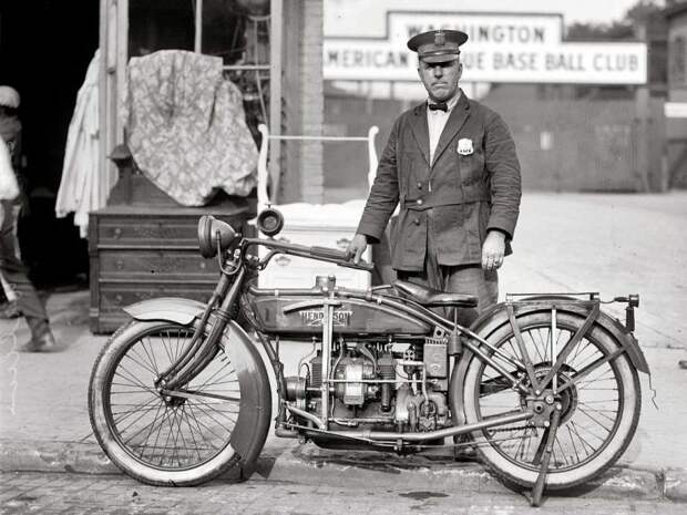 Офицер полиции со своим мотоциклом (Вашингтон, 1922 год) авто, мото, мотоцикл, мотоциклы, олдтаймер, ретро техника, ретро фото, фото