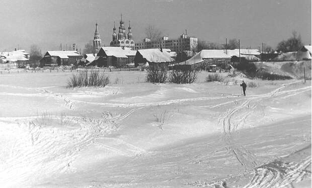 Москва, Юго-запад, церковь Михаила Архангела, дер.Тропарёво, примерно 1972 г.