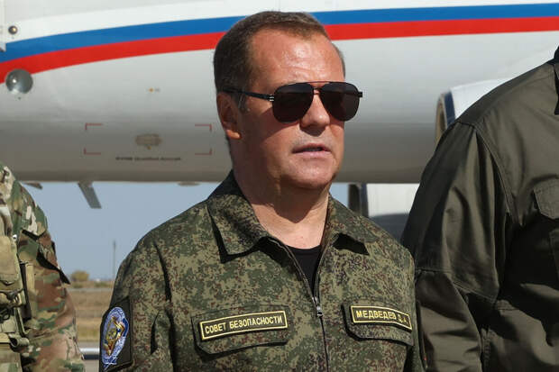 Медведев: Россия не приемлет западного военного контингента на Украине