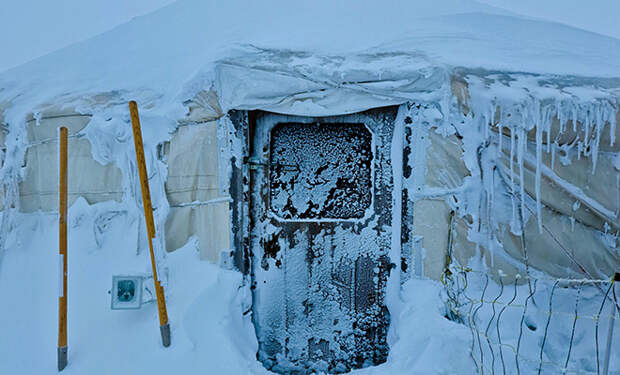 Даже богатые оленеводы часто живут в чуме вместо квартиры или дома. Почему они выбирают жилье без удобств