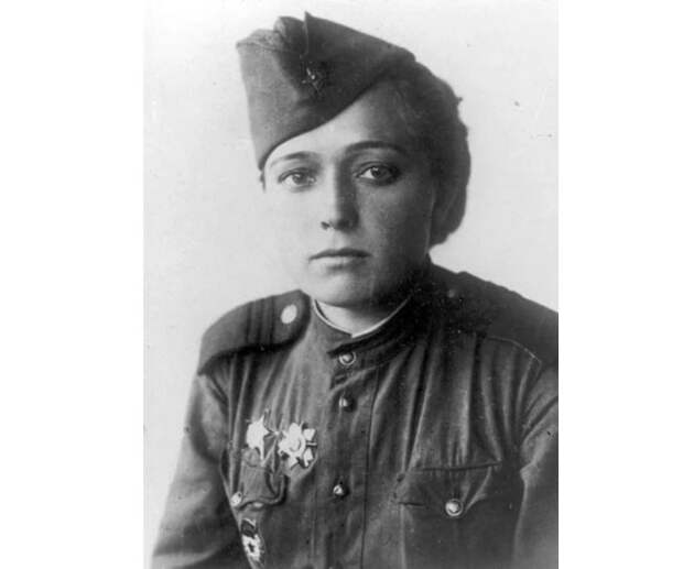 Юлия Друнина "Я только раз видала рукопашный..." Она оставила из 50 строк этого стиха всего 4. И они стали легендой!
