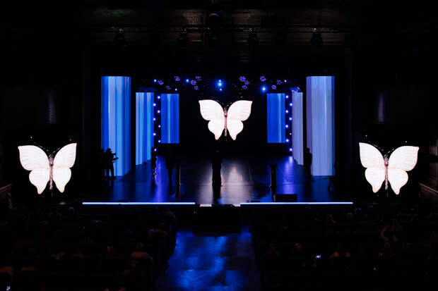 Сергей Безруков и Владимир Хотиненко вошли в состав экспертного совета Евразийской кинопремии «Бриллиантовая бабочка» Сергей Безруков и Владимир Хотиненко вошли в состав экспертного совета Евразийской кинопремии «Бриллиантовая бабочка»