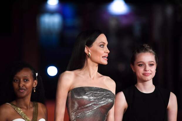 Подростковый бунт: Чем дочери актеров Бреда Питта и Анджелины Джоли Шайло не угодила фамилия отца