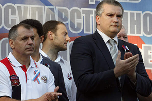 Сергей Аксенов (справа)