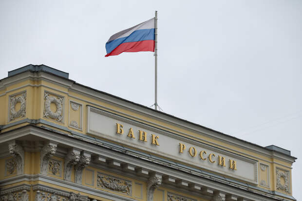 Снижение ключевой ставки связали со сверхурочной работой россиян