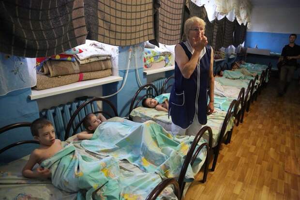 По данным ООН, в начале 2016 года на оккупированных украинских территориях (в основном в городах Луганске и Донецке) проживало около 400 тысяч детей. война, дети, детство