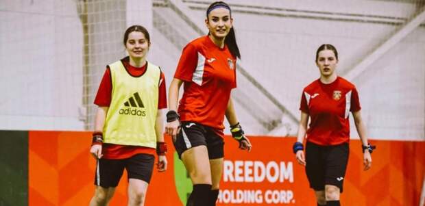 Женская команда "Шахтёр" готовится к дебюту в сезоне